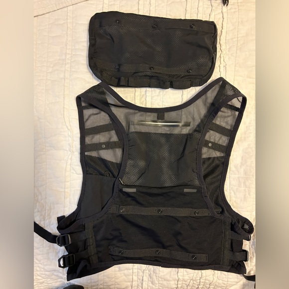Nike Running Division Vest - Picture 4 of 4